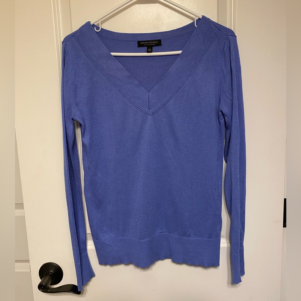 Banana Republic Periwinkle Silk Cashmere V-Neck Pullover Sweater